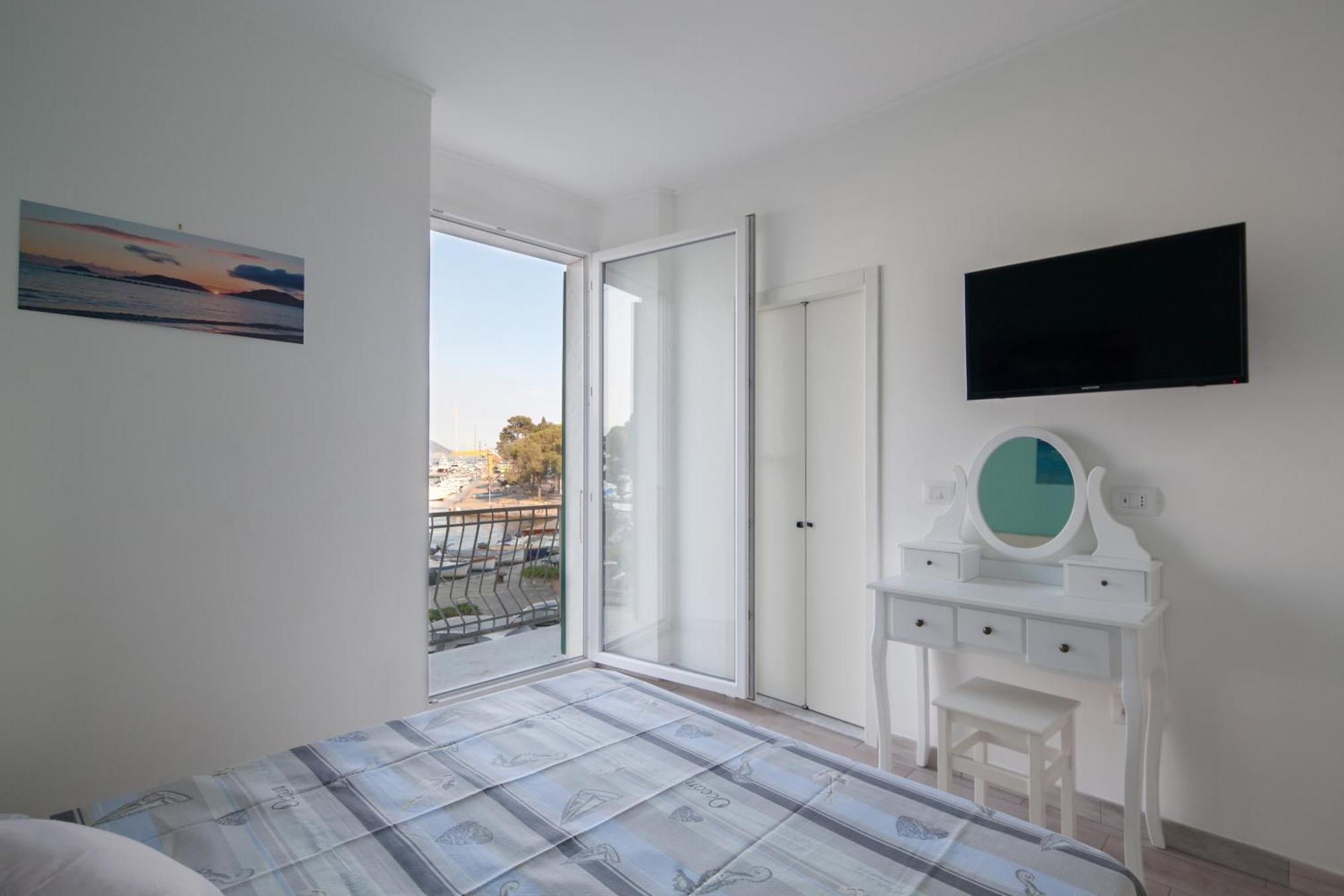 Fezzano / Portovenere Stilish Double Rooms With Sea View, Balcony Or Small Courtyard Εξωτερικό φωτογραφία